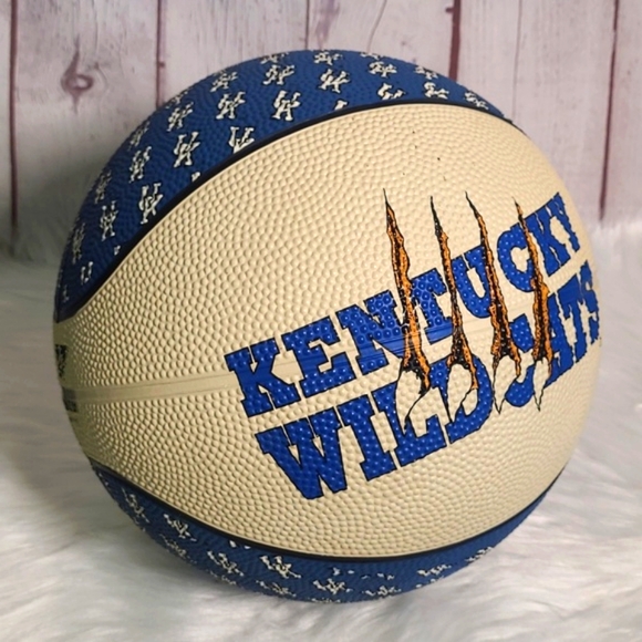 Y2K UK University of Kentucky Wildcats Cats Basketball Ball Standard Size - Picture 14 of 14